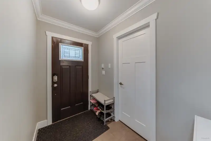 24 14285 64 AVENUE - photo 3 of 40