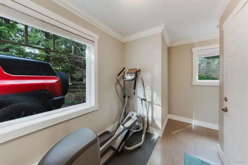 24 14285 64 AVENUE - photo 4 of 40