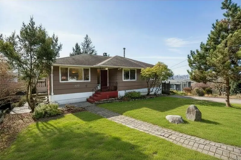 320 SEAFORTH CRESCENT - photo 2 of 40