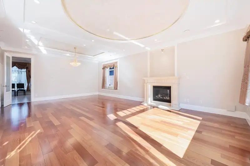 2817 OLIVER CRESCENT - photo 3 of 40