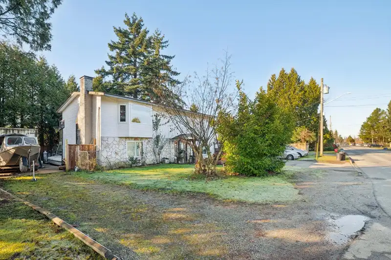 22680 BROWN AVENUE - photo 2 of 11
