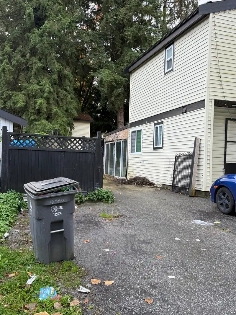 13960 80A AVENUE - photo 2 of 11