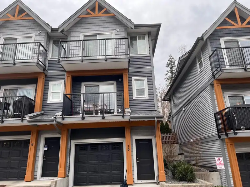 10 22810 113 AVENUE - photo 1 of 8