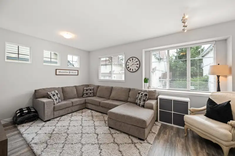 4 20582 67 AVENUE - photo 2 of 39