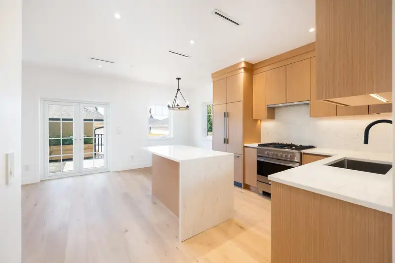 265 W 6TH STREET - photo 4 of 26