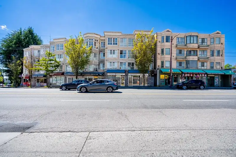 PH6 6991 VICTORIA DRIVE - photo 2 of 28