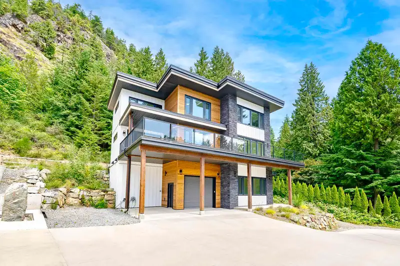 971 MARINE DRIVE - photo 1 of 40