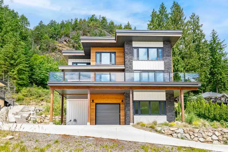 971 MARINE DRIVE - photo 2 of 40