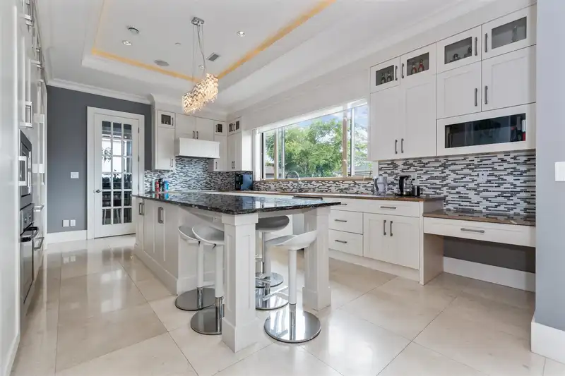 5578 ELIZABETH STREET - photo 4 of 27