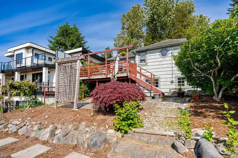 10482 125A STREET - photo 3 of 39