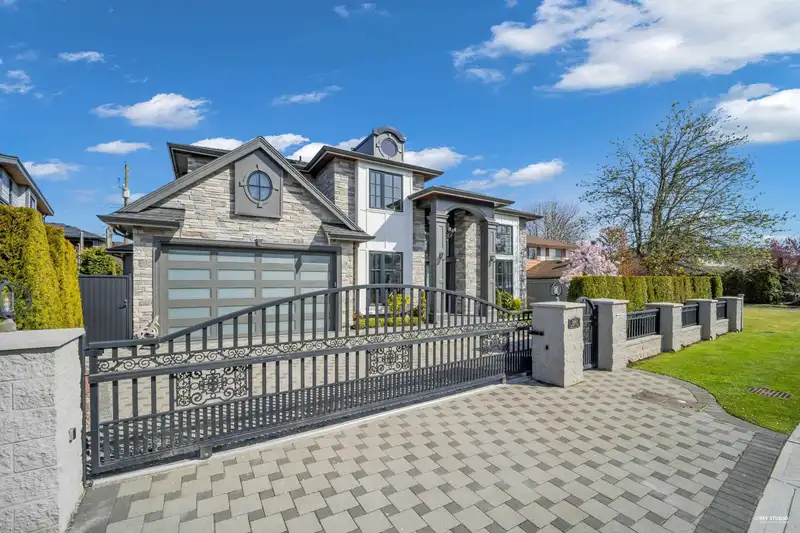 8460 FAIRWAY ROAD - photo 1 of 40