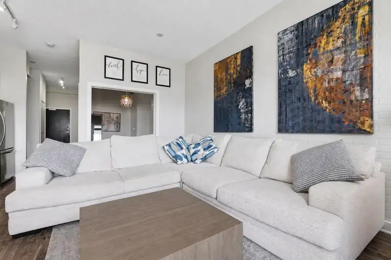 602 121 BREW STREET - photo 1 of 23