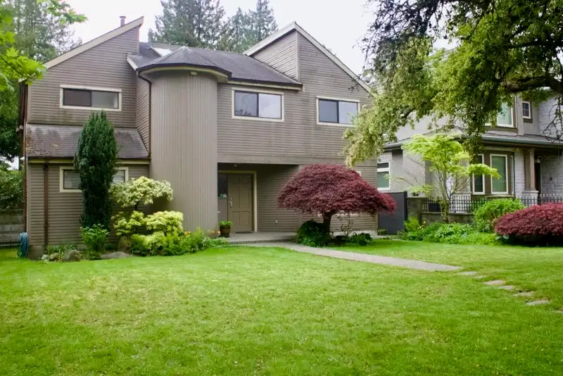 1624 W 61ST AVENUE - photo 2 of 27