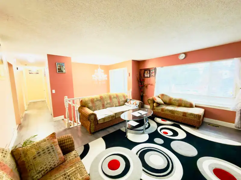 9453 118 STREET - photo 4 of 19