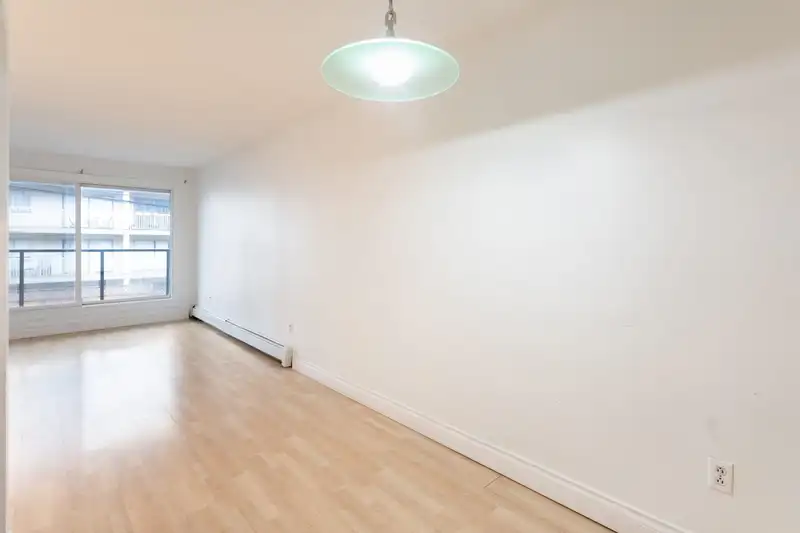 112 240 MAHON AVENUE - photo 4 of 40