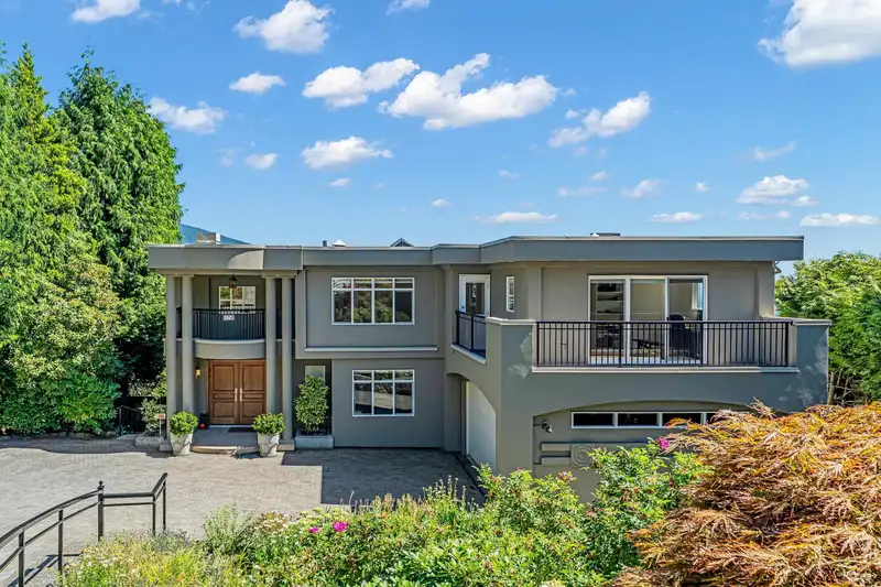 574 ST. ANDREWS PLACE - photo 1 of 40