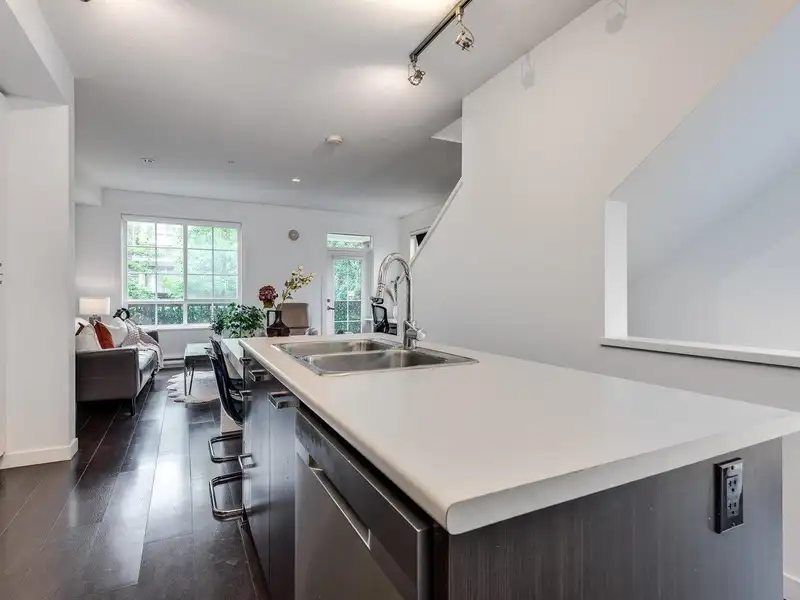 48 2423 AVON PLACE - photo 3 of 24