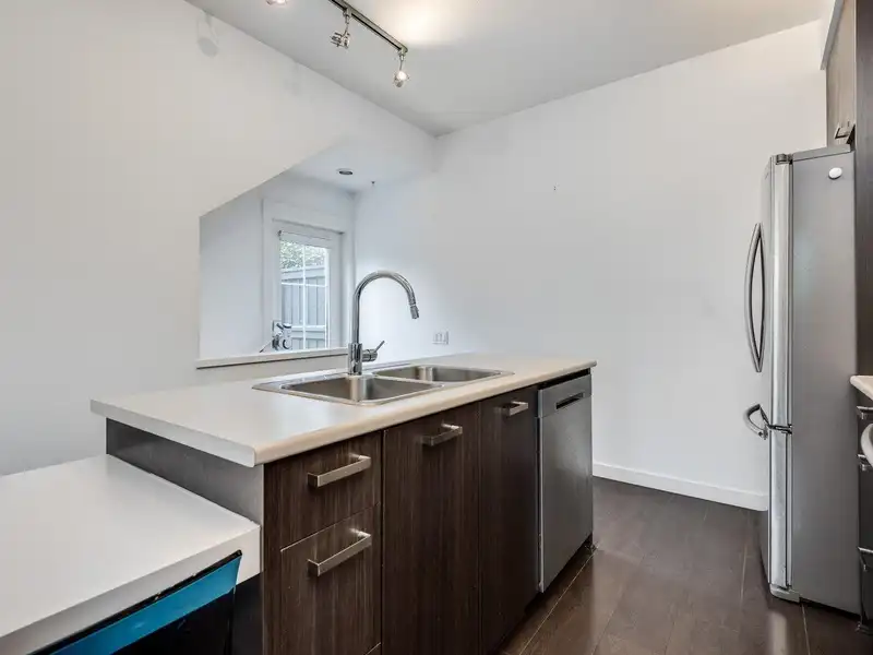 48 2423 AVON PLACE - photo 4 of 24