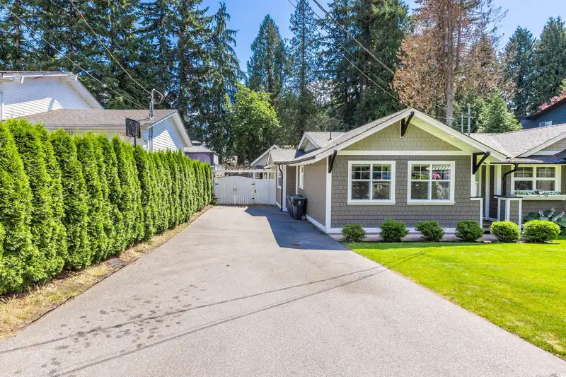 20492 43 AVENUE - photo 3 of 25