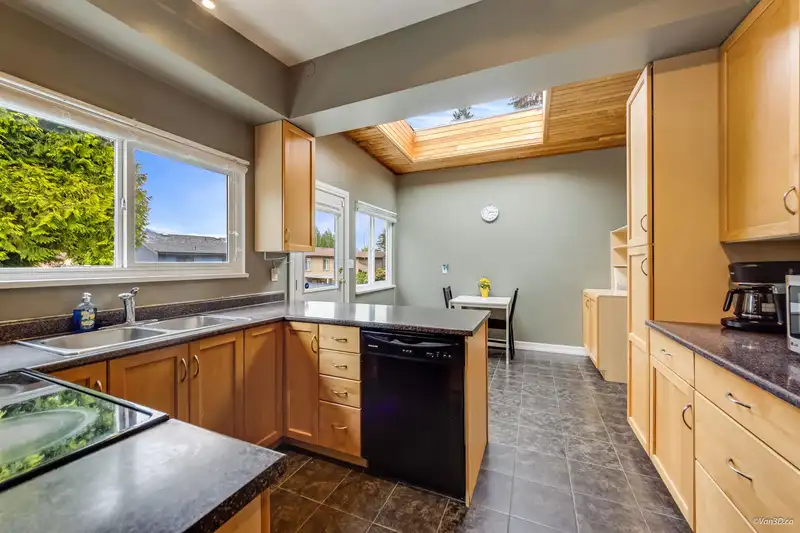 1066 BERNARD PLACE - photo 3 of 40