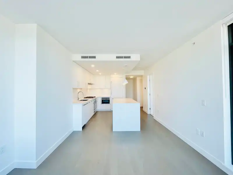 303 1588 JOHNSTON ROAD - photo 4 of 40