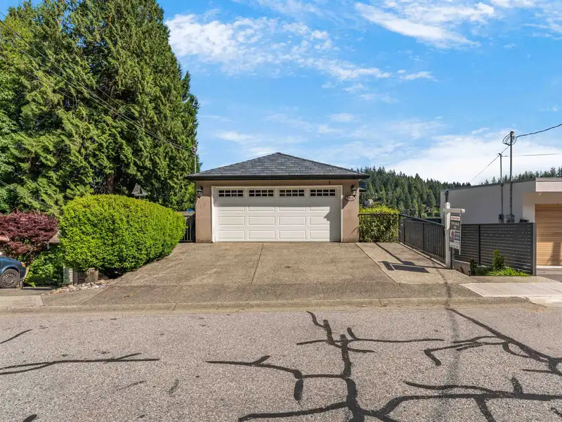 2588 PANORAMA DRIVE - photo 3 of 38