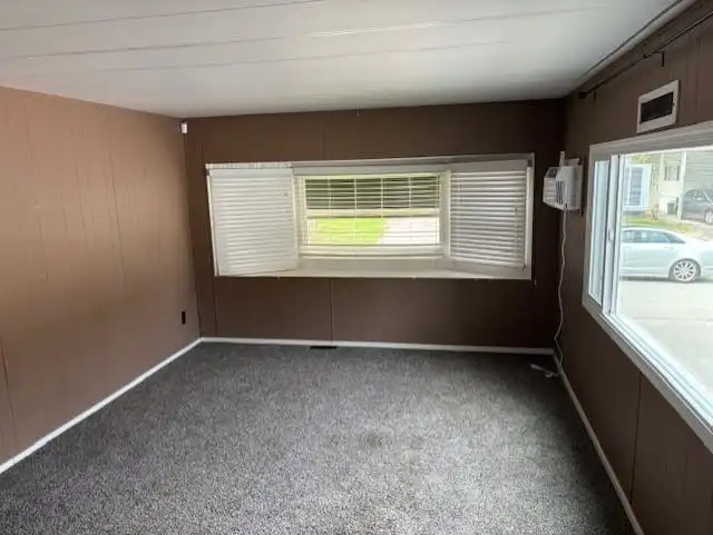 160 7790 KING GEORGE BOULEVARD - photo 4 of 9
