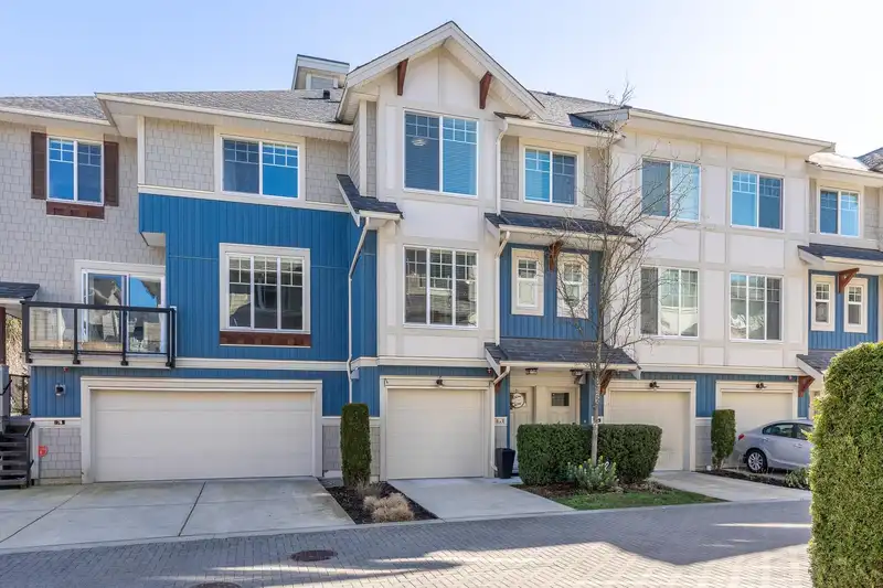 75 20498 82 AVENUE - photo 1 of 38