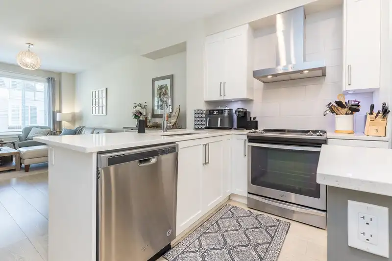 75 20498 82 AVENUE - photo 4 of 38
