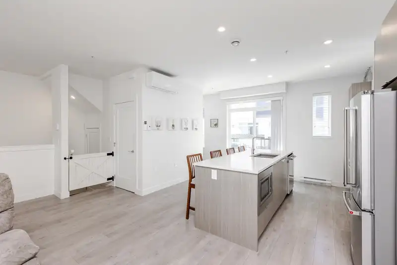 76 7947 209 STREET - photo 2 of 40
