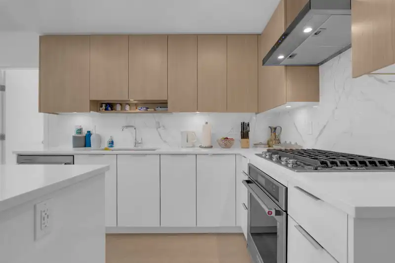 1106 7769 PARK CRESCENT - photo 2 of 28