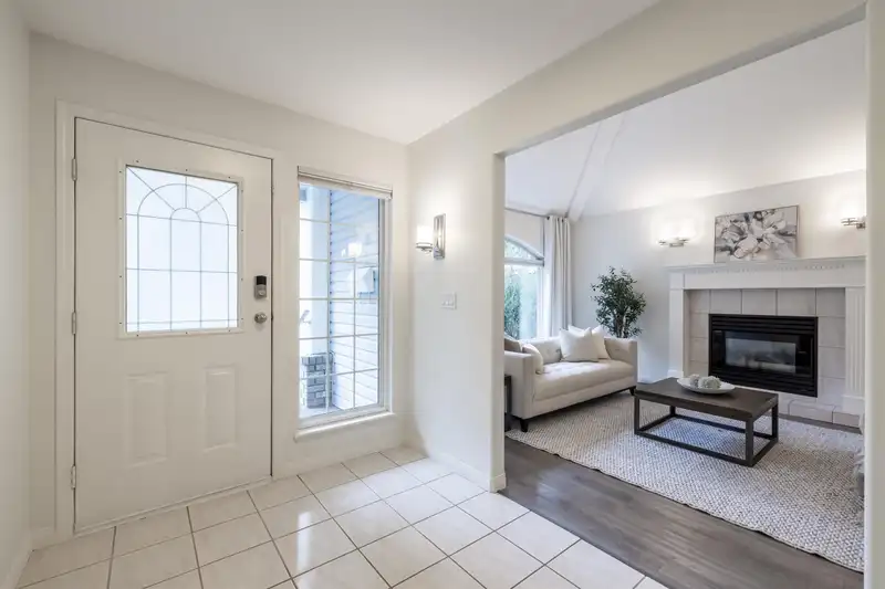 21093 43 AVENUE - photo 3 of 34