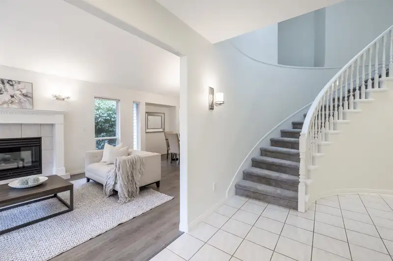 21093 43 AVENUE - photo 4 of 34