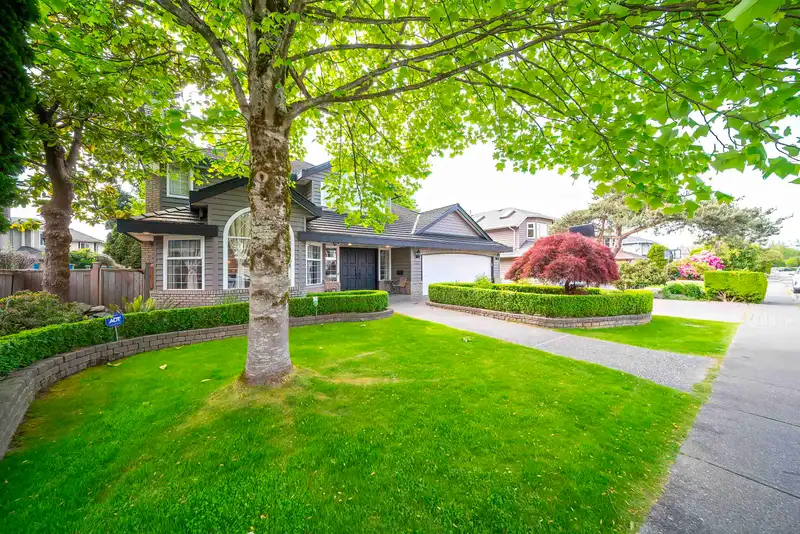6411 BOUCHARD COURT - photo 3 of 39