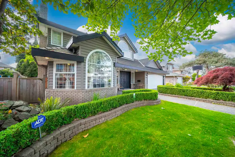 6411 BOUCHARD COURT - photo 4 of 39