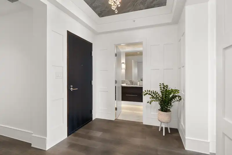 1701 1500 MARTIN STREET - photo 2 of 24