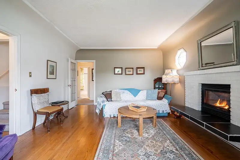 902 FOURTH STREET - photo 4 of 37