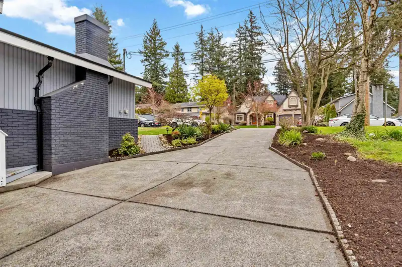 6615 LYON ROAD - photo 3 of 26