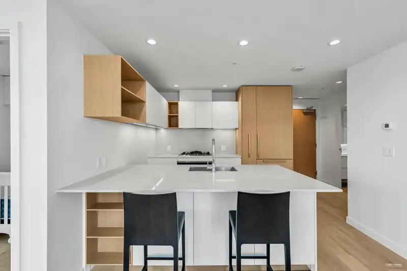 1004 6000 MCKAY AVENUE - photo 3 of 39