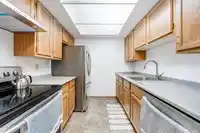1101 6595 WILLINGDON AVENUE - thumbnail 4