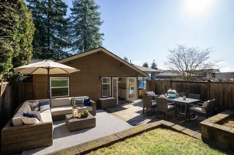 3015 ROYAL AVENUE - photo 1 of 40