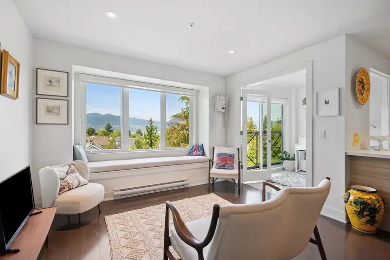 306 4463 W 10TH AVENUE - photo 1 of 34