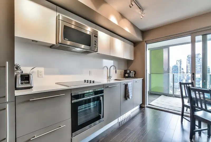 2104 999 SEYMOUR STREET - photo 4 of 16