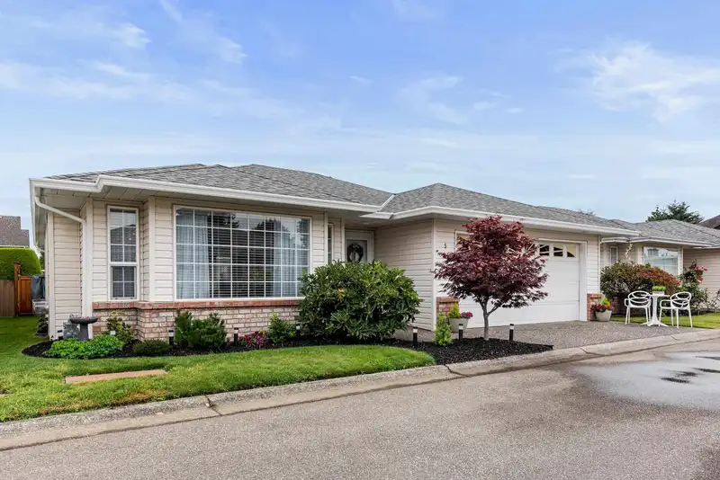 6 9420 WOODBINE STREET - photo 1 of 27