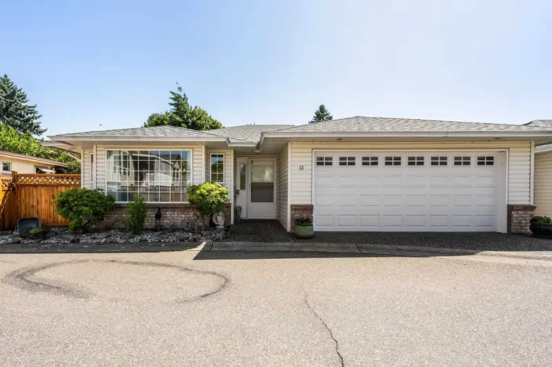 6 9420 WOODBINE STREET - photo 2 of 27