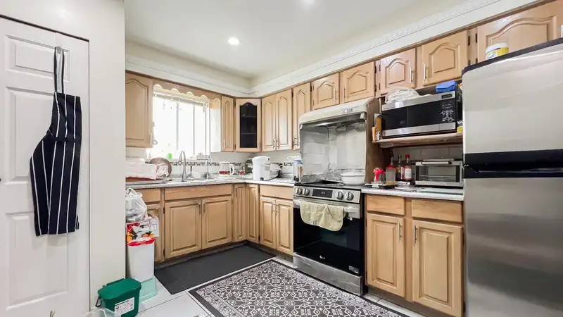 1860 SE MARINE DRIVE - photo 4 of 29