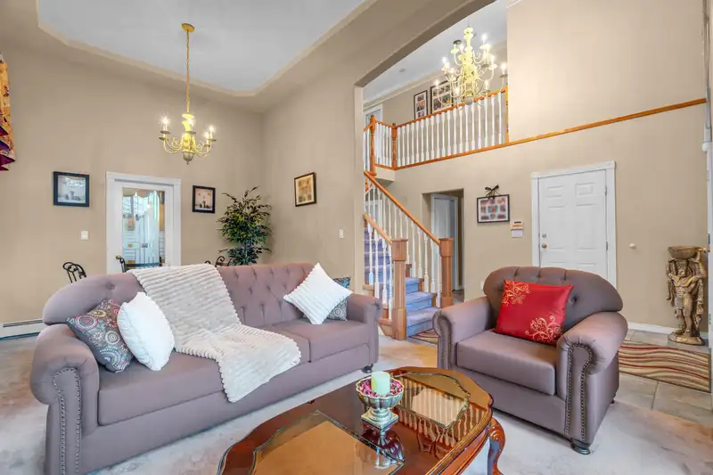 15878 99A AVENUE - photo 4 of 30