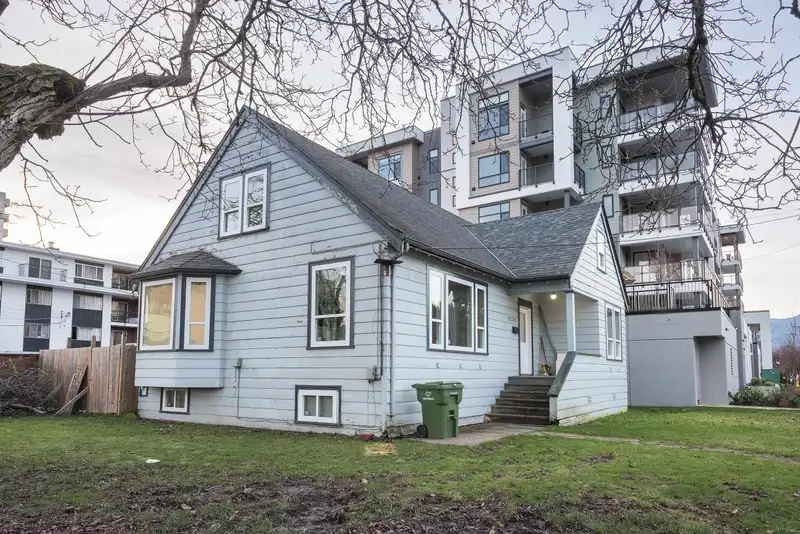 45726 SPADINA AVENUE - photo 3 of 39