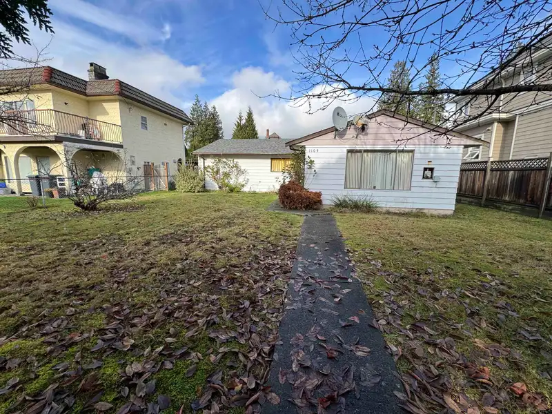 1103 COMO LAKE AVENUE - photo 1 of 7