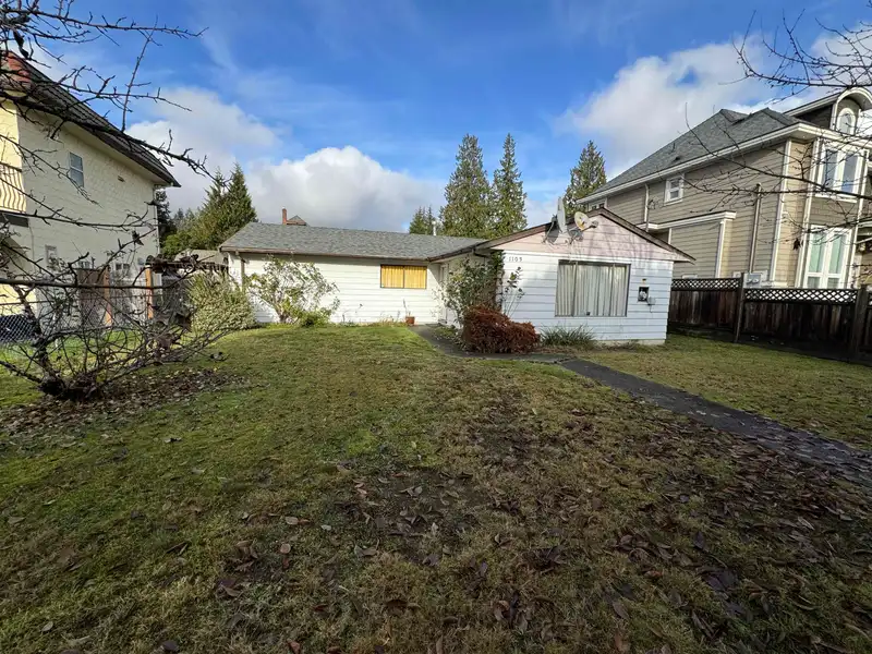 1103 COMO LAKE AVENUE - photo 2 of 7